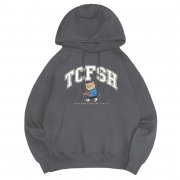 【預購至12/10，1/19陸續出貨】TCFSH立體毛巾繡小熊款落肩帽T_深灰